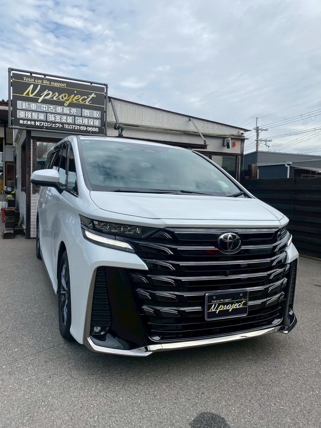 ヴェルファイア　TOYOTA   人気車　ファミリーカー　事故　修理　交換　鈑金塗装　保険　ガリ傷　凹み　河内長野　狭山　富田林　自社整備工場　Nプロジェクト