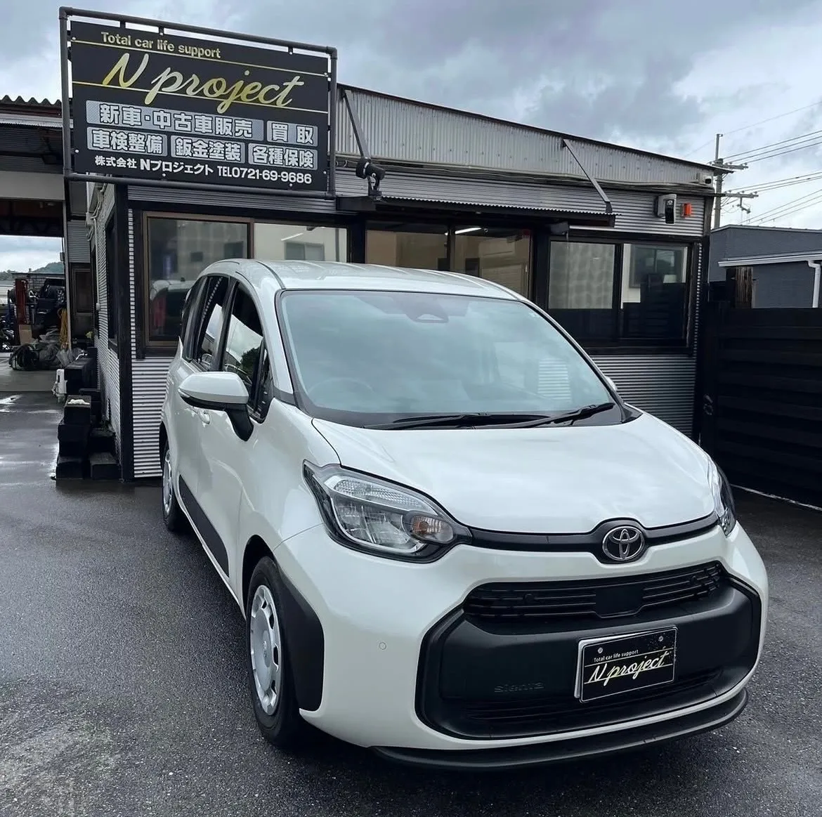 シエンタ　トヨタ　凹み　ガリ傷　事故　修理　交換　点検　取付　保険　鈑金塗装　河内長野　富田林　狭山　南大阪　自社整備工場　N