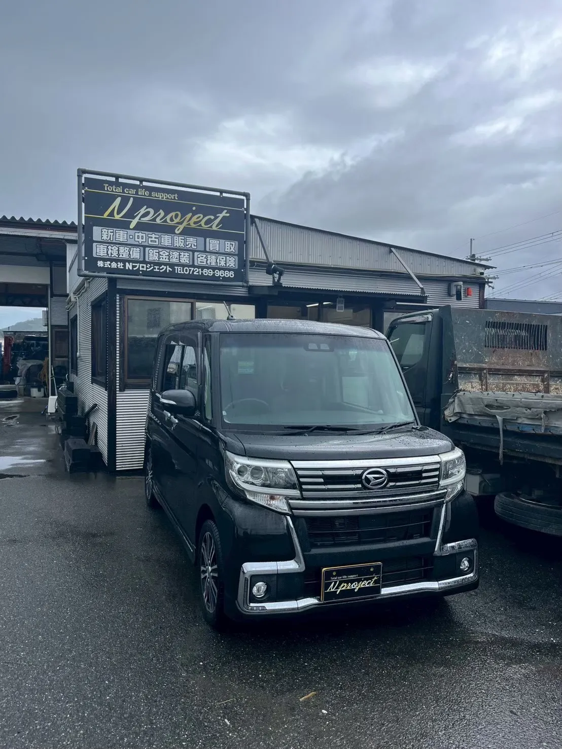 タントカスタム　リヤバンパー　バックドア　事故　交換　修理　ガリ傷　凹み　鈑金塗装　河内長野　狭山　富田林　南大阪　自社整備工場　Nプロジェクト